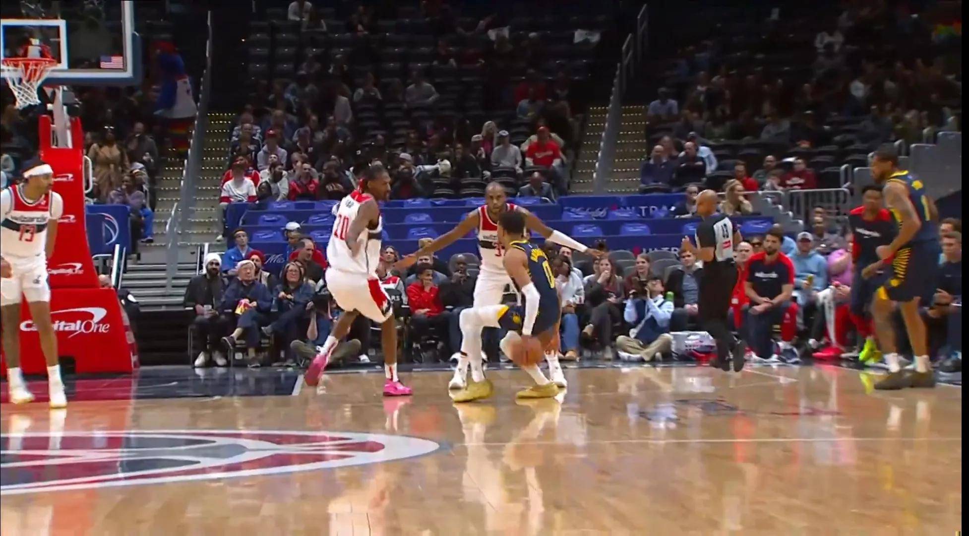NBA季后赛：独行侠逆转击败湖人晋级