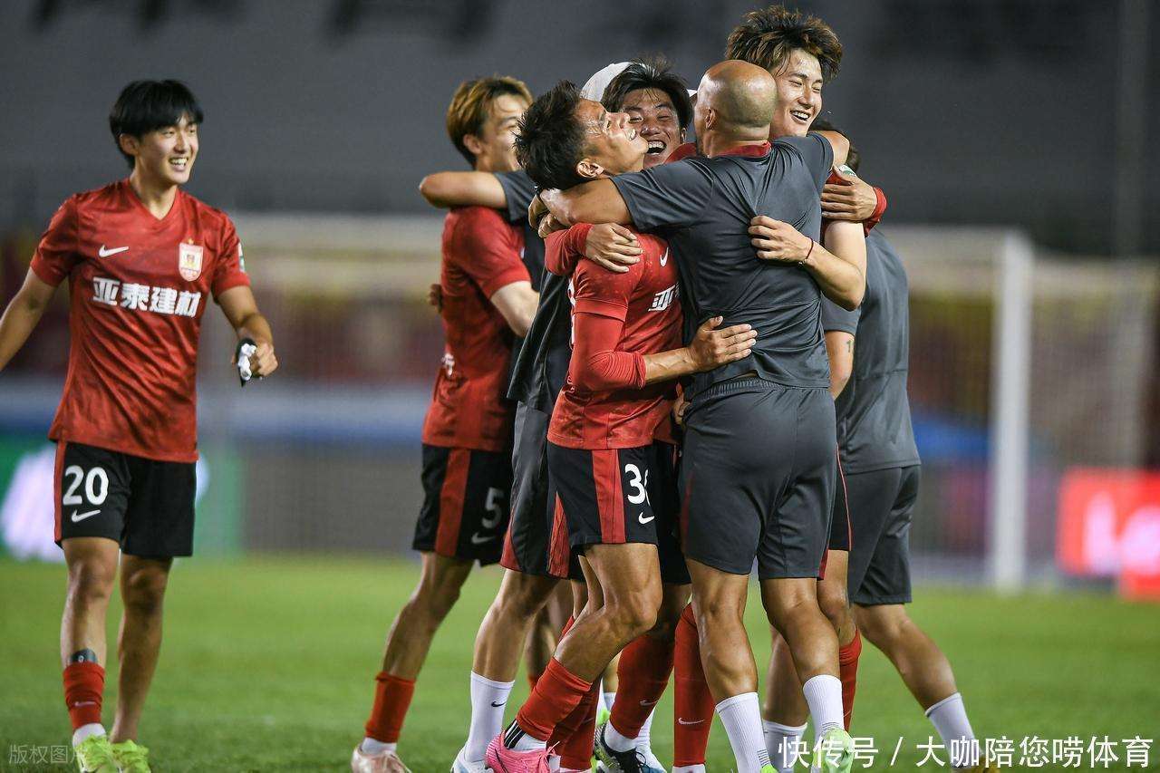 比赛裁判决定引发球员抗议风波