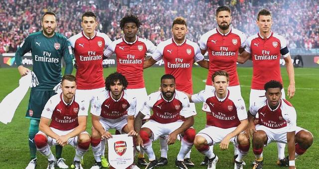 顶尖足球俱乐部联手征战，争夺胜利的简单介绍