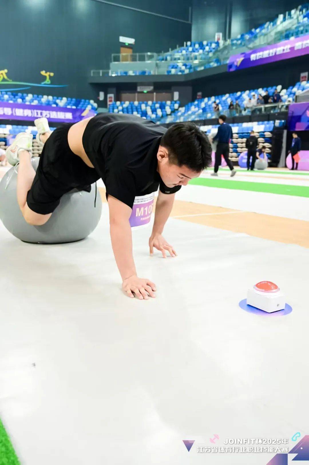 竞技精神体现在每场比赛中，观众赞不绝口