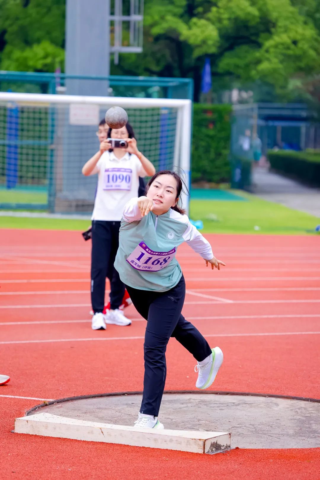 开云体育官网-比赛中情绪澎湃，球员展现出极大耐力