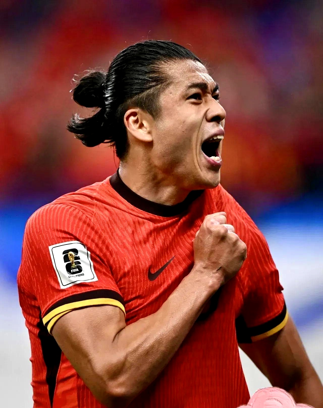 比赛中情绪澎湃，球员展现出极大耐力