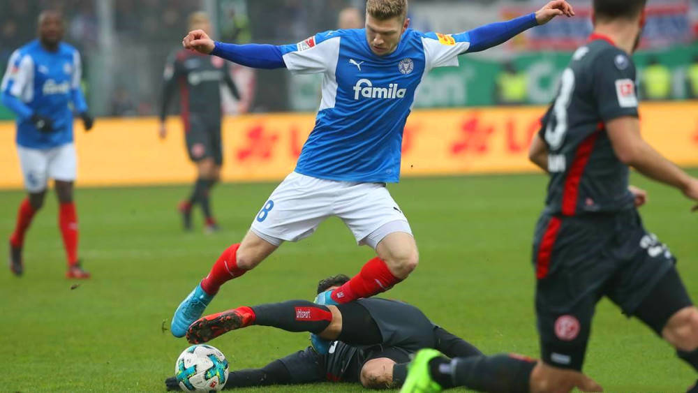 基尔主场告捷，锁定下赛季德甲席位的简单介绍