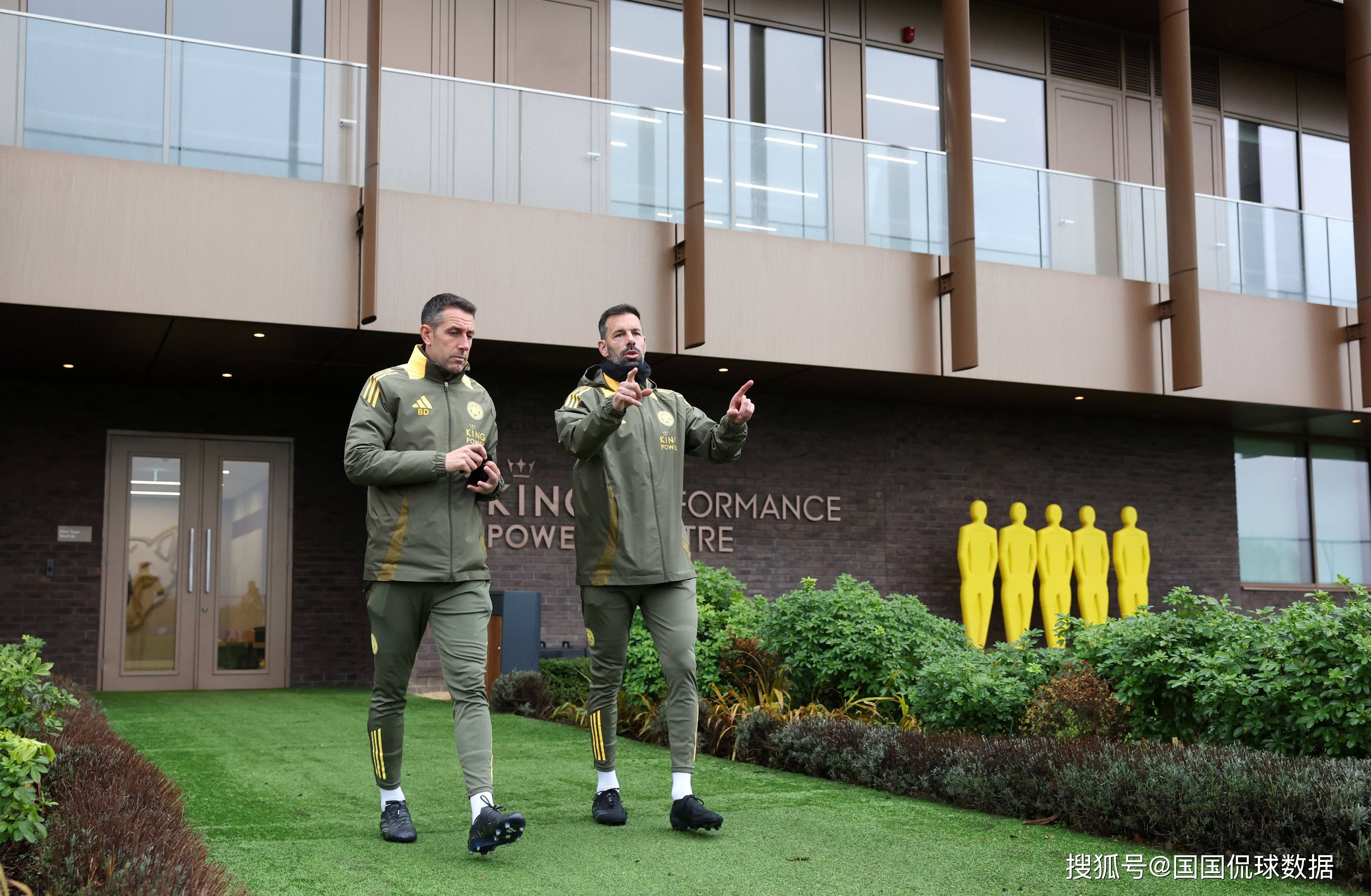 莱斯特城攻防两端出色，成为本赛季黑马的简单介绍