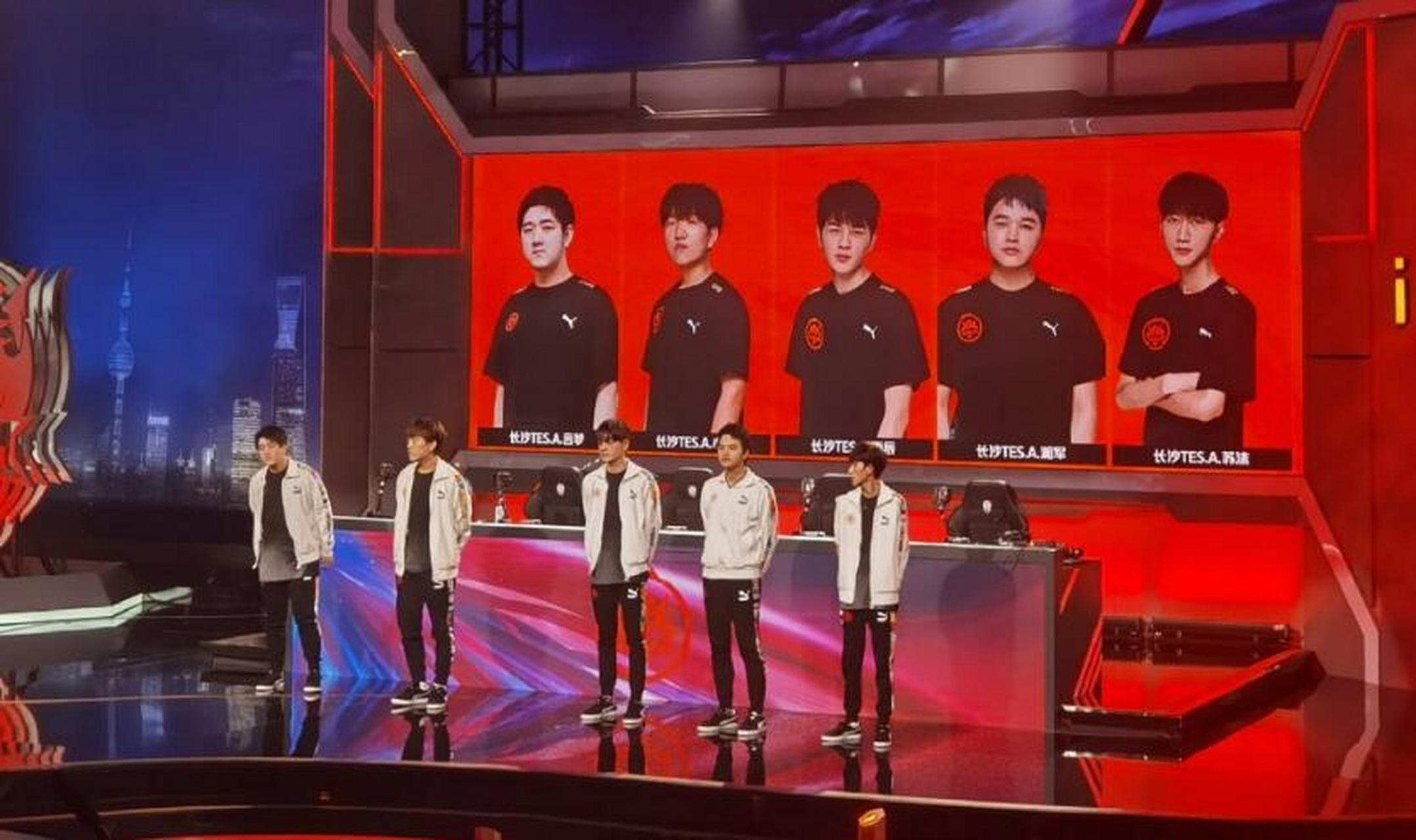 开云体育-包含两支强队战平，晋级形势悬念的词条