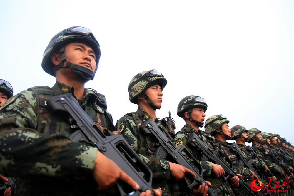 球队备战全力出击，决胜关头士气高昂