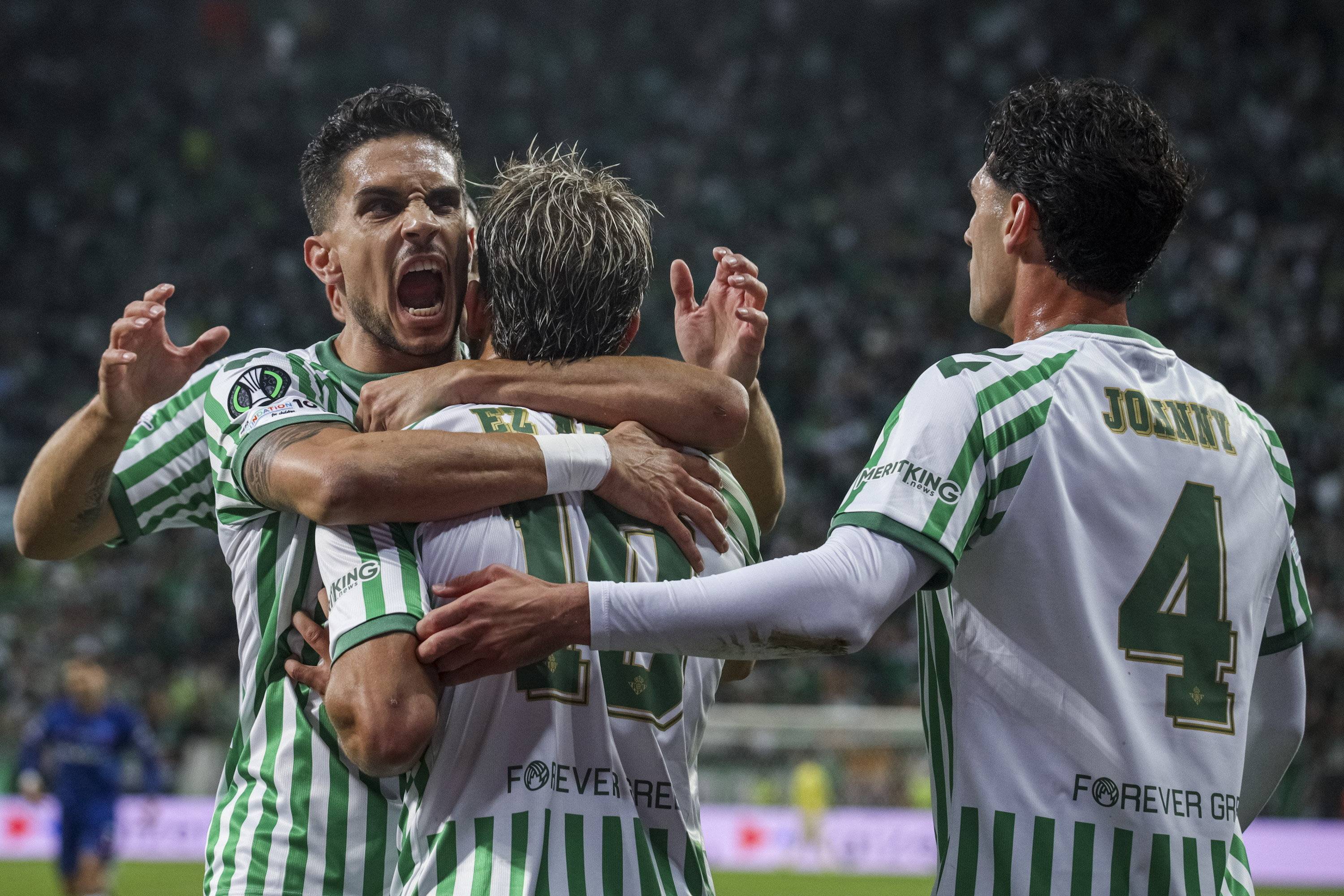 包含佛罗伦萨主场击败赫尔切斯，取得胜利的词条