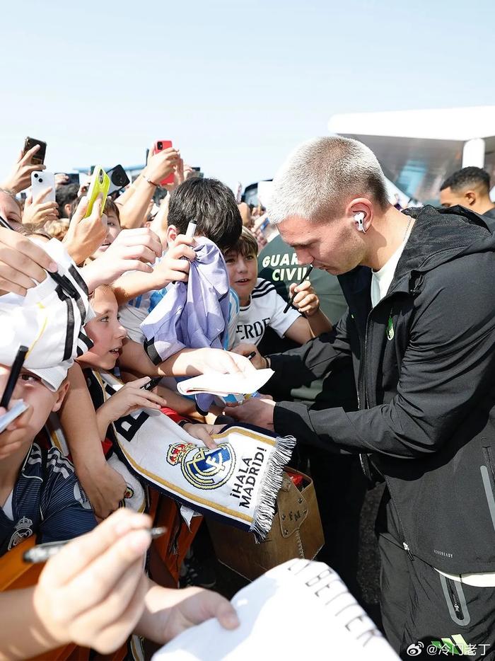 皇家马德里球迷支持球队跻身联赛前列