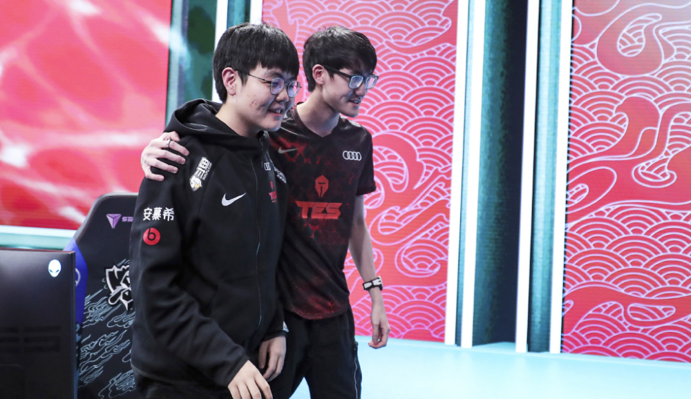 包含CLG鏖战TL，JackeyLove打出惊人五杀宿敌对决四强赛，让粉丝疯狂欢呼的词条