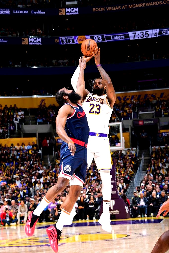 快船客场力克黄蜂，乔治砍下30分