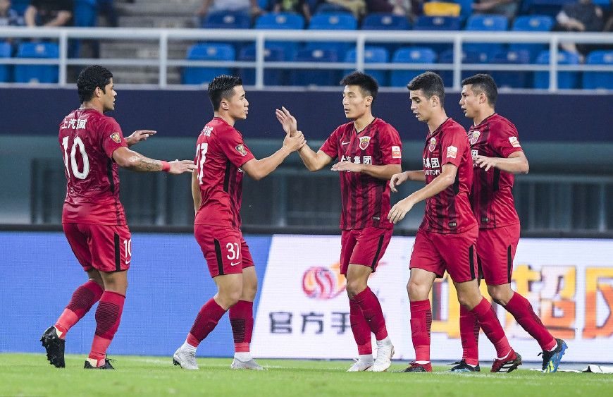 关于苏宁客场大胜重庆斯威，领跑积分榜的信息