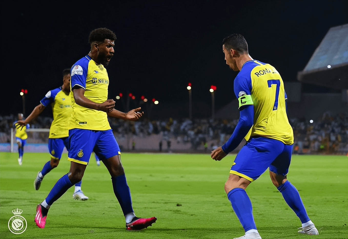 包含广东华南虎击败天津泰达，继续领跑积分榜的词条