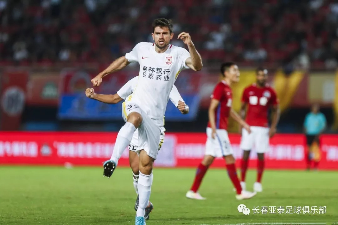 诺维奇客场大胜，斩获关键胜利