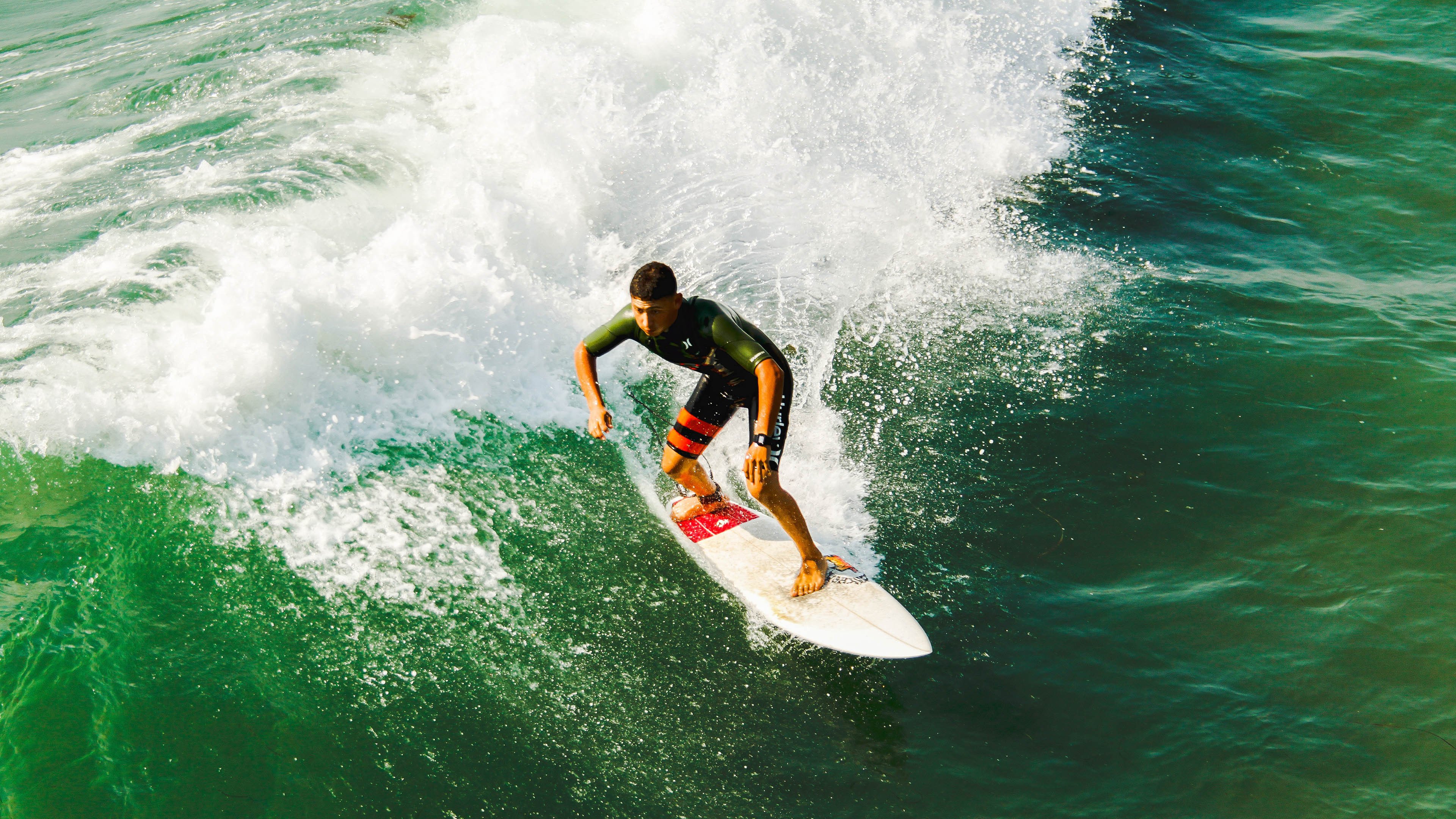 当南大西洋的磐石碾过亚平宁艺术,安哥拉用最不意大利的方式征服那不勒斯