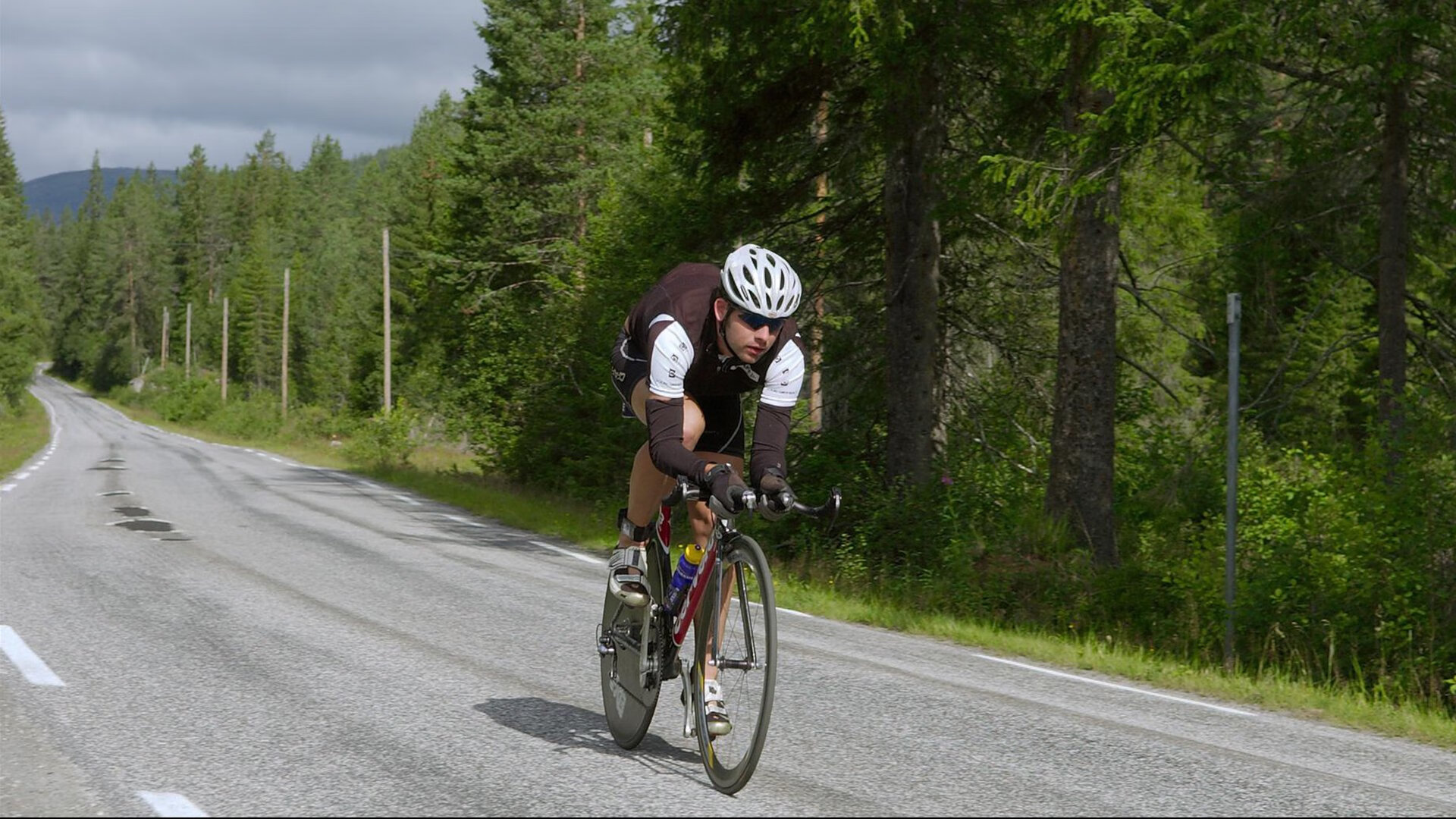 从墨尔本到马拉加，辛纳的双冠王蜕变—澳网险胜如何铸就戴维斯杯关键制胜