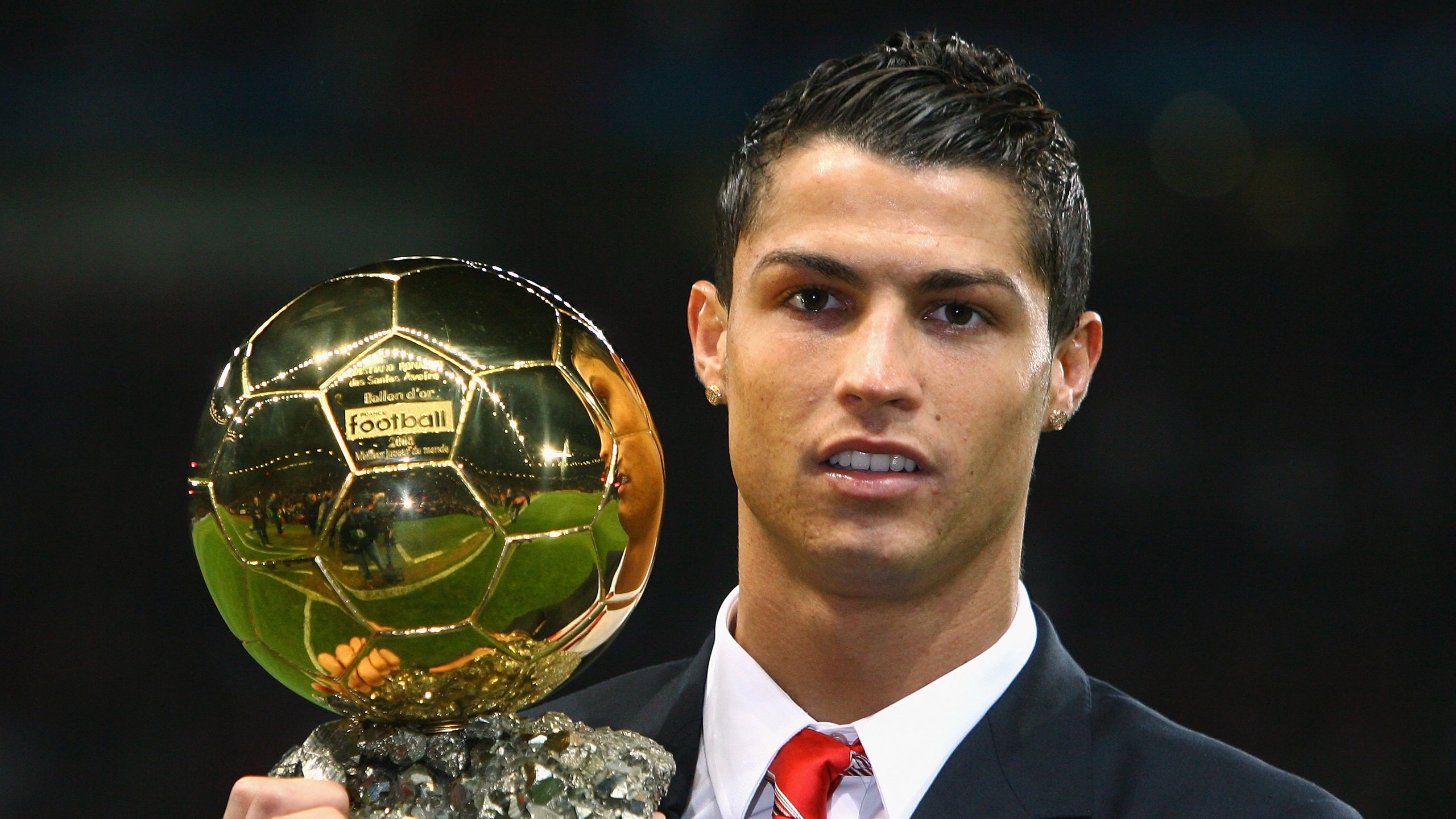 蓝色黄昏，一道橙红色流星，当若日尼奥的魔法点燃了命运的对决